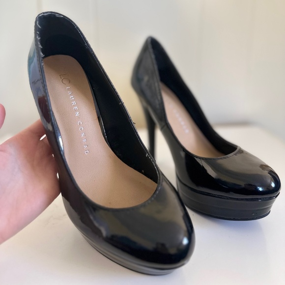 Size 6 1/2 Lauren Conrad Black Pumps - Picture 2 of 3